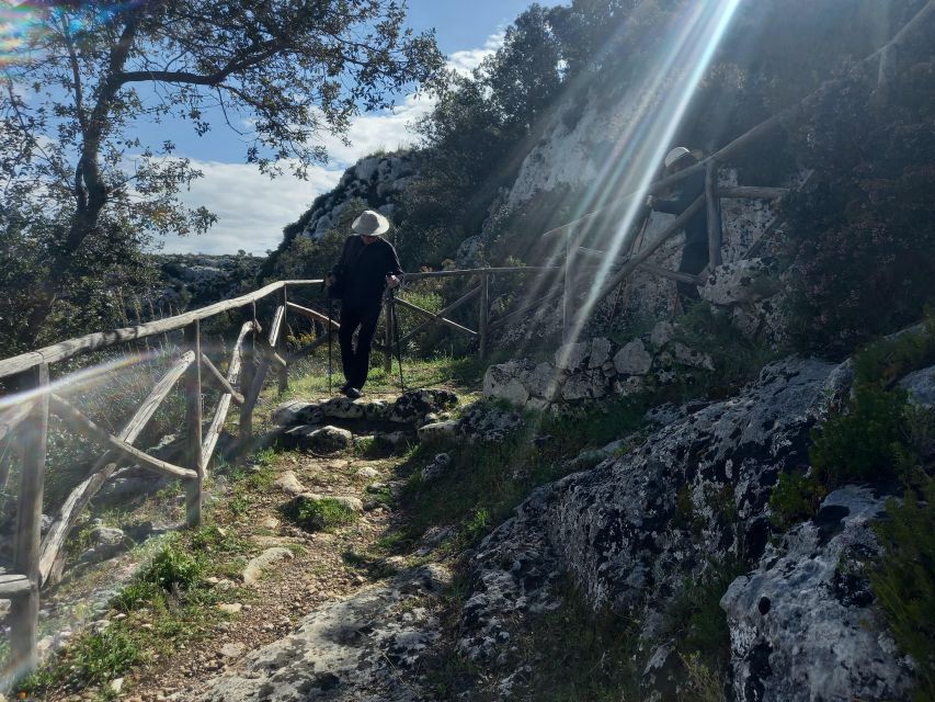 From Syracuse: Cavagrande Natural Reserve Guided Trek - Who this trek is best for