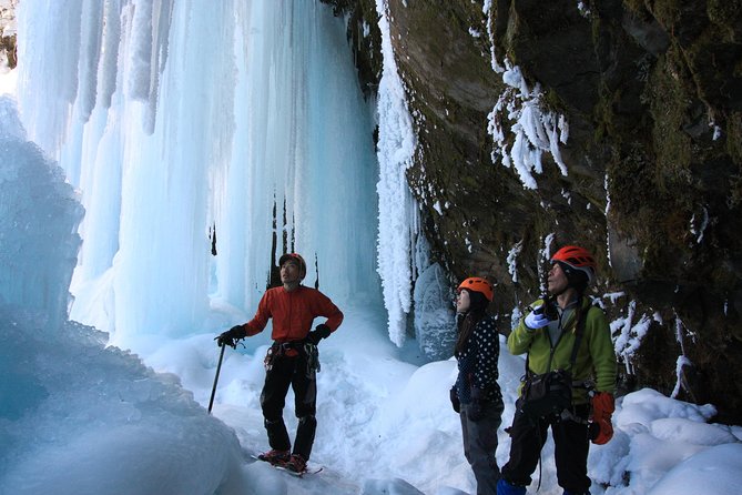 Frozen fall trekking - Getting the timing right: winter weather and trail changes