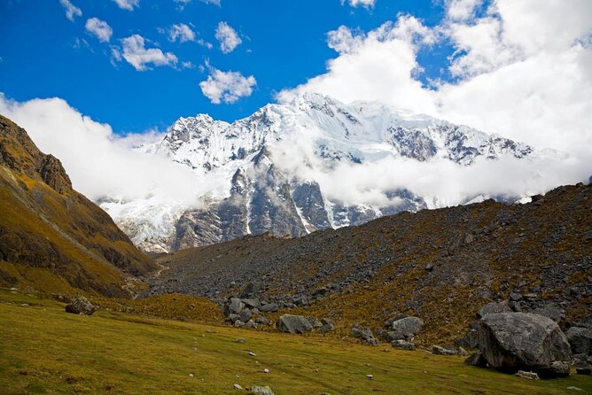 Full-Day Trek to Humantay Lake from Cusco with Guide - Cusco to Mollepata: breakfast, animals, and farmland rhythm