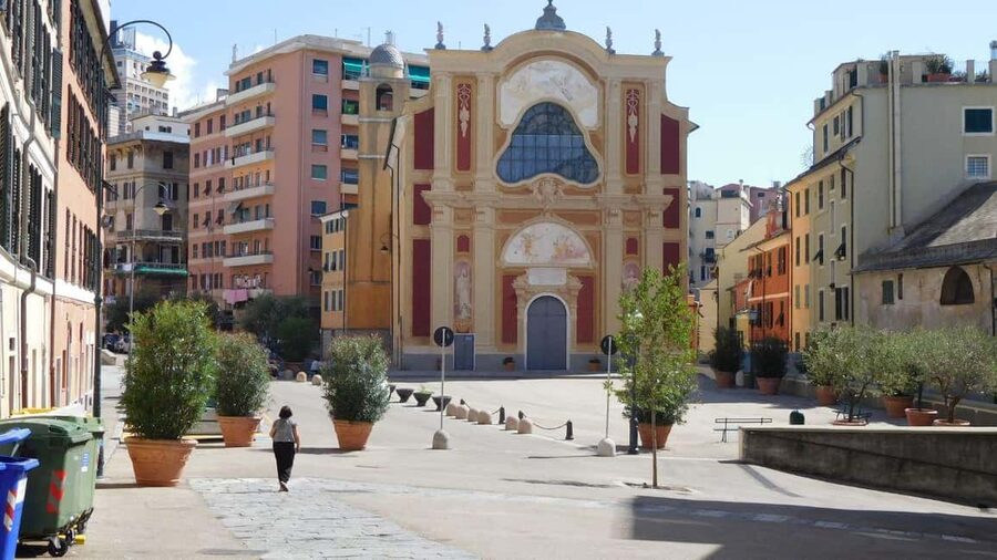 Genoa: Columbus Trail Urban Trekking with Wine & Local Tastings - Via del Campo, De André’s street, and the Mazzini moment