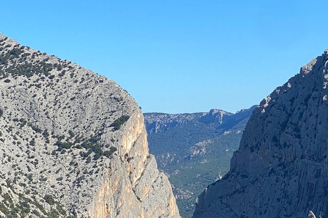 Gorropu canyon guided hike - The canyon entrance walk: 400-meter walls and a lived-in route