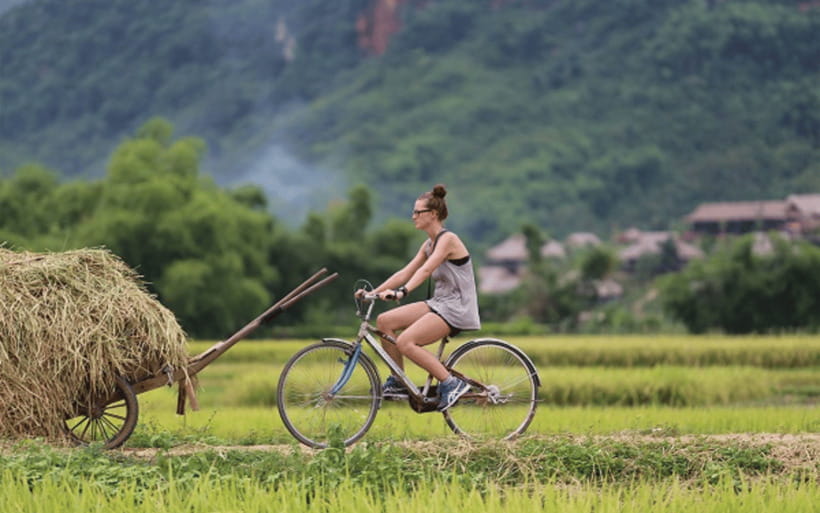 Ha Noi - Mai Chau - Pu Luong 2 Days 1 Night Trekking Tour - From Hanoi to Mai Chau: the Thung Khe Pass viewpoint stop that sets the tone