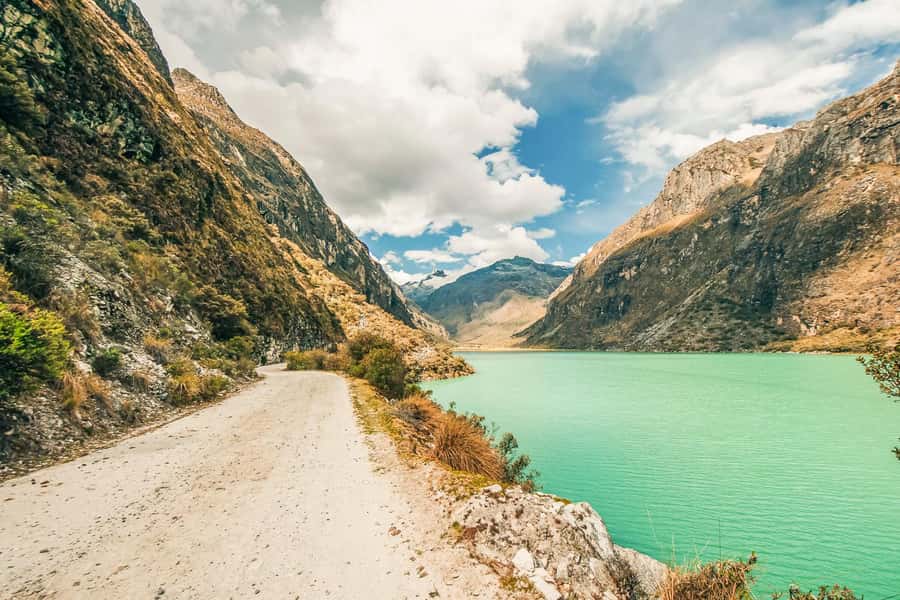 Huaraz: 3-hour Trek to Laguna 69 with Optional Lunch - Guide support, language, and how to get the most out of the day