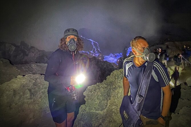 Ijen Blue Fire Trekking - Sunrise over the turquoise crater lake: the moment you came for