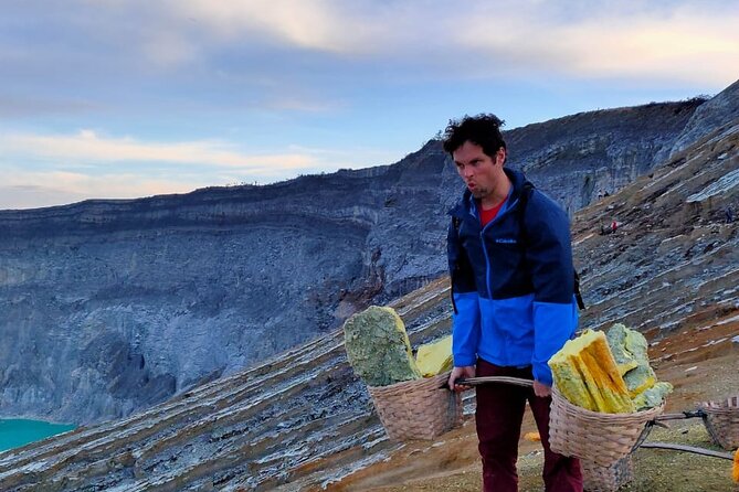 Ijen Blue Fire Trekking - Miners, sulfur, and the human side of Ijen