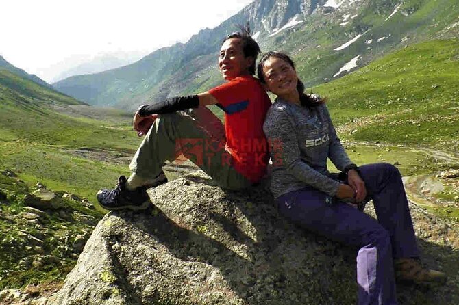 Kashmir Great Lakes Trek - Srinagar Ending: Deluxe Houseboat or Hotel Comfort