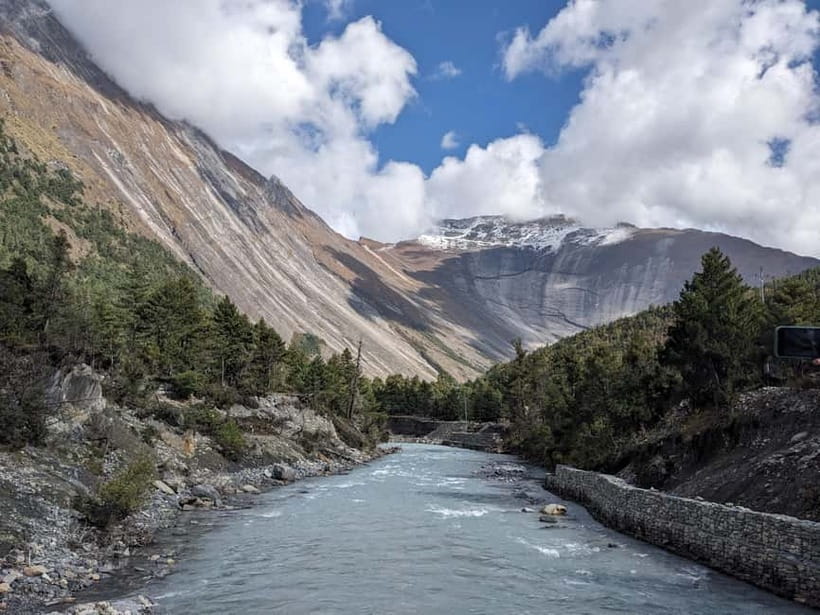 Kathmandu: 9-Day Annapurna Circuit Trek via Thorong La Pass - Tea houses, meals, and the cold reality up high