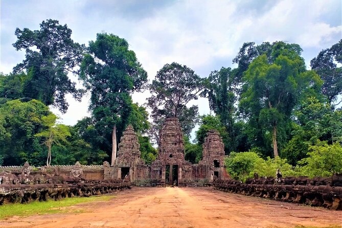Kbal Spean Trekking Tour with Banteay Srei and Landmine Museum - Banteay Samre: a calmer, elegant finish after the big visual hits