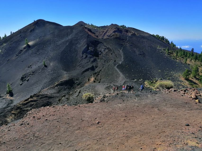 La Palma: Guided trekking tour to volcanoes south - From the pines to Hoyo Negro: the crater viewpoint that can bring a cloud sea
