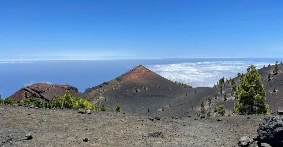 La Palma: Guided trekking tour to volcanoes south - El Pilar Refuge to Pico Birigoyo: the climb with the first big reads