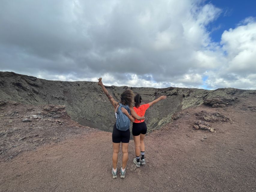 Lanzarote: Timanfaya Natural Park Trekking Tour - The minute of silence: a surprising emotional tool