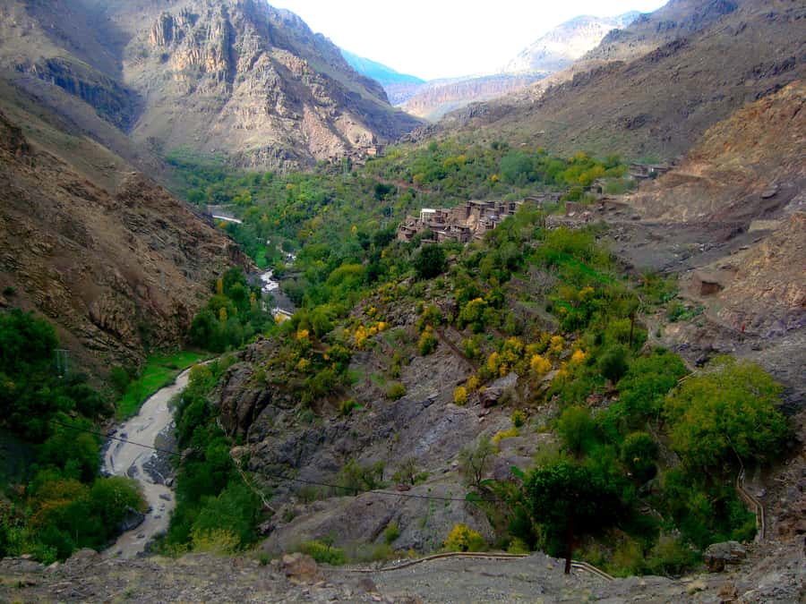 Marrakech: 2-Day Atlas Villages Trekking Tour - Overnight in the Atlas: riad stays and mountain-morning energy