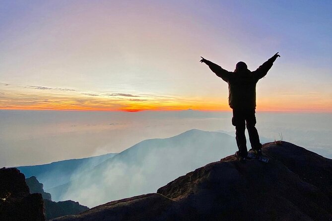 Mount Agung Sunrise Trekking Tour - Summit at 6:00 AM: The Sunrise Moment and Included Coffee or Tea