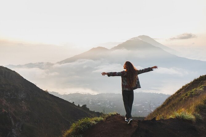 Mount Batur Sunrise Trek & Natural Hot Spring Experience - Morning logistics: pickup timing, headlamps, and what to pack