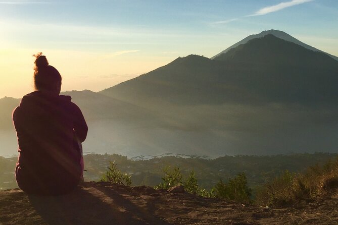 Mount Batur Sunrise Trekking with Breakfast - Sunrise Views: Lake Batur, Mount Agung, and a Sky Show You Can Time