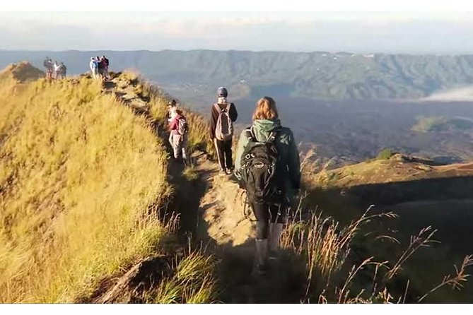 Mount Batur Sunrise Trekking with Hotel Transfers - Reaching the top: sunrise and a light breakfast payoff