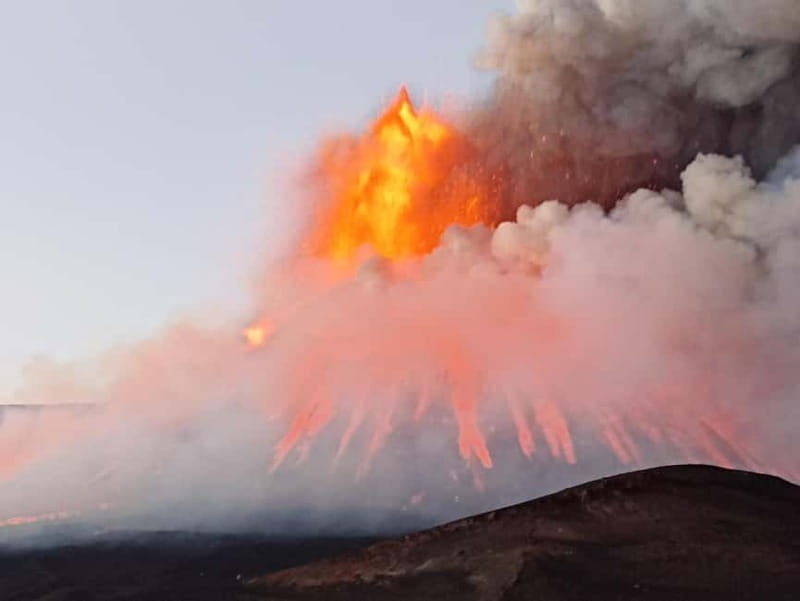 Mount Etna: Central Crater (3,340 meters) with Jeep and Trek - Getting to the high start: the 2,930 m 4x4 ride