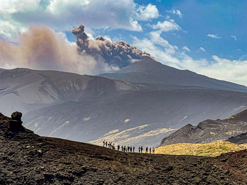 Mount Etna: Craters of the 2002 Eruption Trekking Experience - Meeting at Chiosco Bar Mareneve: start location that matters