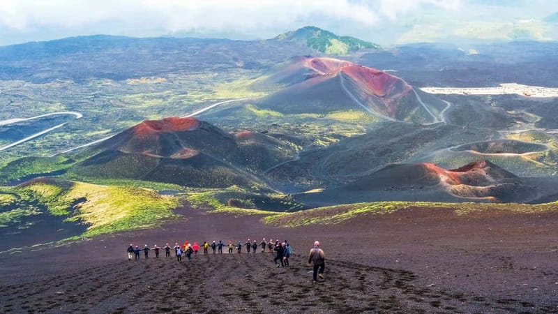 Mount Etna: Trek to 3000m with cable car and jeep - Guide quality and group experience: what to expect day to day