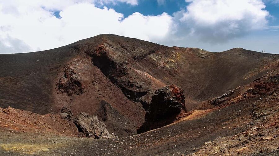 Mount Etna: trek with vintage car, tasting sicilian produtcs - The Monti Sartorius birch-forest trek to Bottoniera Sartorius