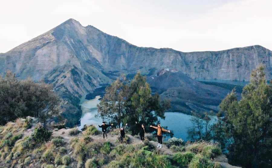 mount rinjani One day trek - What you’re really going for: Sengkareang views plus the crater rim payoff