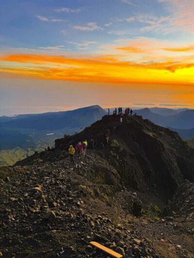 Mount Rinjani Trekking 2D-1N Summit - Sembalun Morning: Gentle Open-Meadow Climb to Pos 1 and Pos 2
