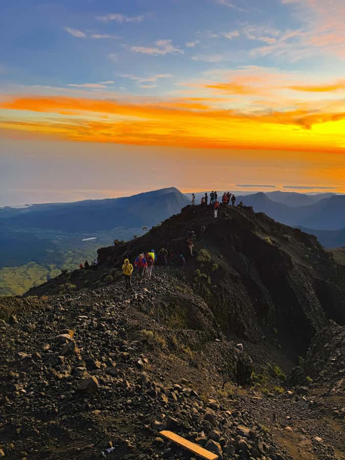 Mount Rinjani Trekking 2D-1N Summit - Sembalun Morning: Gentle Open-Meadow Climb to Pos 1 and Pos 2
