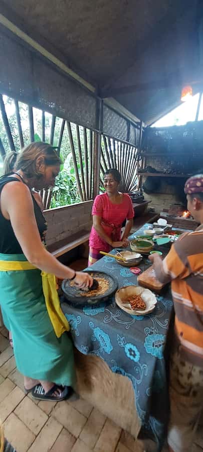 Munduk : Jungle Trekking,Canoeing,waterfall &authentic lunch - Waterfall time in north Bali: mist, photos, and planning