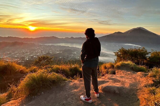 Munduk Twin Lake Jungle Hike, Ulun Danu Temple, & Waterfall - Canoe across Tamblingan Lake: the quiet part of the day