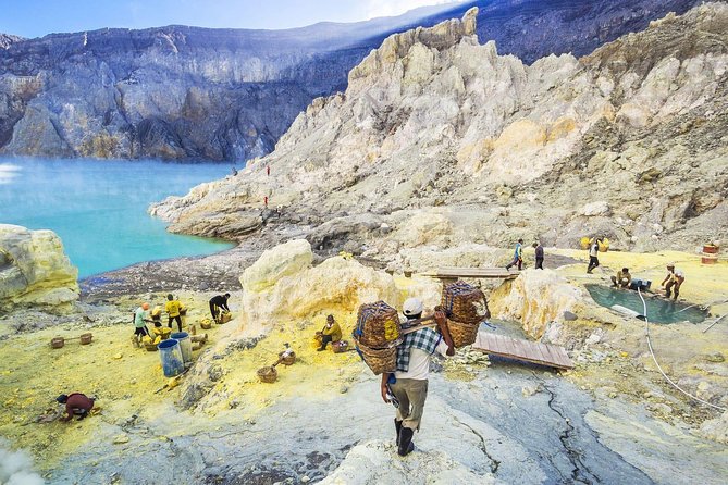 Overnight Mount Ijen Blue Fire Trek Tour From Bali (Private-All Inclusive) - Day 2 at Ijen: the 2:00 am start, the guide, and the blue flame moment