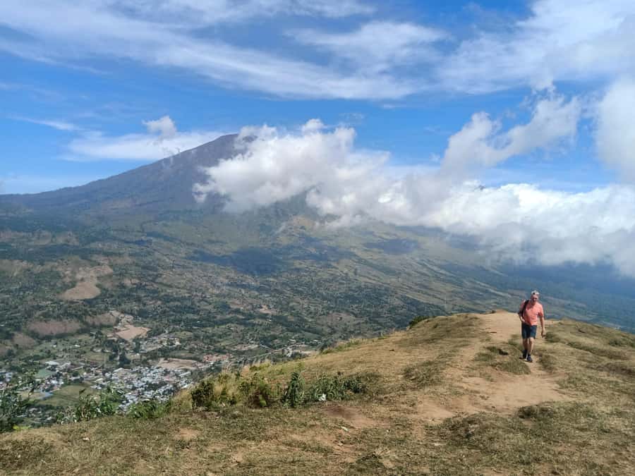 Pergasingan Hill Trek: Unveiling the Beauty of Sembalun - Why Sembalun’s 4:00 AM Start Matters