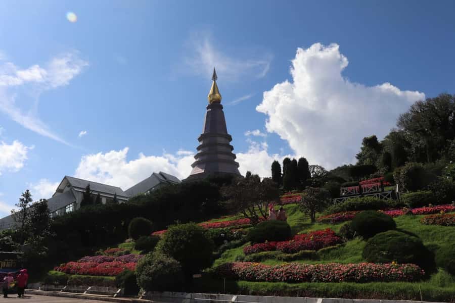 Private Doi Inthanon, Nature Trail, Wat Phra That Doi Kham - Finishing in a white Karen hill tribe village (coffee beats souvenir shopping)