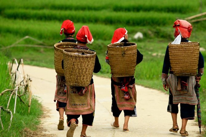 Red Dao village trek and Herbal bath - Four herbal smoke baths: where the stress leaves your body
