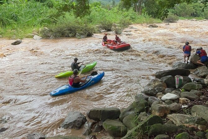 Safety whitewater rafting in Chiangmai by Khampan Rafting - Maetaeng River grade 2–4: what this rafting actually feels like