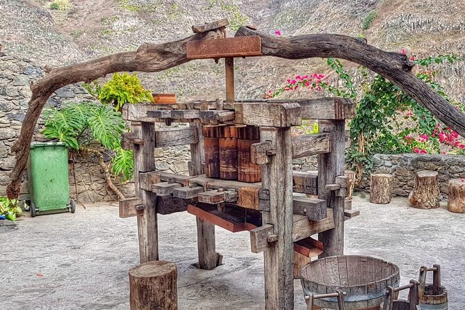 Santo Antão: Day Trip by Car or Trek - Delgadinho Ridge: The Narrow Crossing That Makes the Day