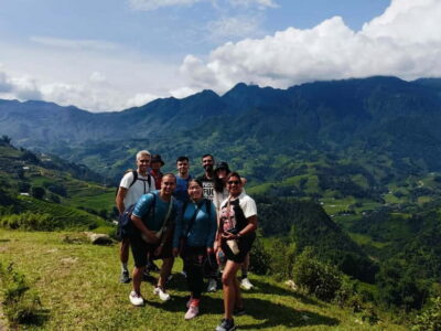 Sapa 1 Day Long Trek: Trek to Hau Thao and Sa Seng Villages - From your Sapa pickup to Sa Seng Mountain: the first climb