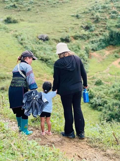 SAPA: 1-DAY TREKKING TOUR WITH LOCALS, LUNCH & RICE FIELDS - Lao Chai lunch: stilt-house food by the Muong Hoa stream