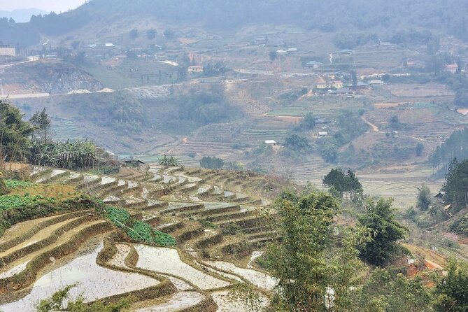 Sapa - Bac Ha Trek Tour - Night Train & Bus & Homestay overnight - Day 3: Bac Ha market on Sunday and Hoang A Tuong’s castle