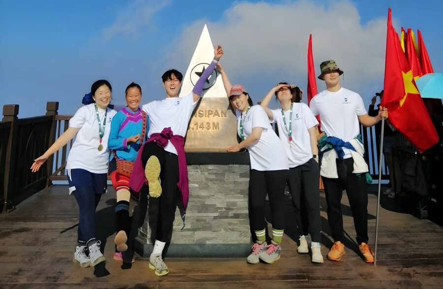 Sapa: Epic 1-Day Trek to Fansipan Mountain Peak - Weather, footwear, and staying safe on steep ground
