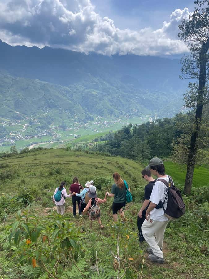 Sapa: Muong Hoa Valley View & Villages Trek with Local Guide - Meeting Su at Sapa’s Main Church and Getting Going