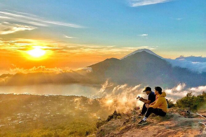 Sharing Mount Batur Sunrise Trekking Guide Pick Up and Drop Off - Toya Bungkah start: briefing, then feet go moving