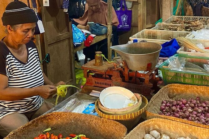 Sidemen Trekking: A Walk from a Different Perspective - Starting at Pasar Sidemen: Market Energy Before the Rice Fields