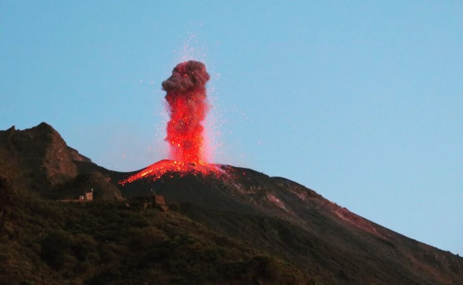 Stromboli: Sunset Trekking Tour - Belvedere Point and Sciara del Fuoco: where you read the volcano