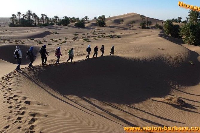 The secret of the camel trekking desert - Erg Aït Ounir: when the day turns into views and quiet