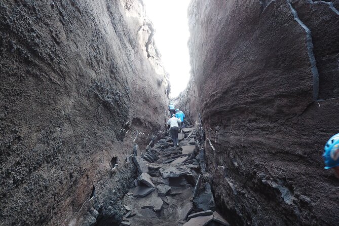 Trekking 3000 from Etna Sud with Alpine Guide - Getting There: Sapienza Refuge to Eruptive Cones