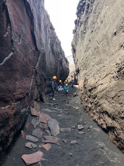 Trekking at 3000 meters on Etna - Inside the effusive crater of 2002: the lava-channel moment