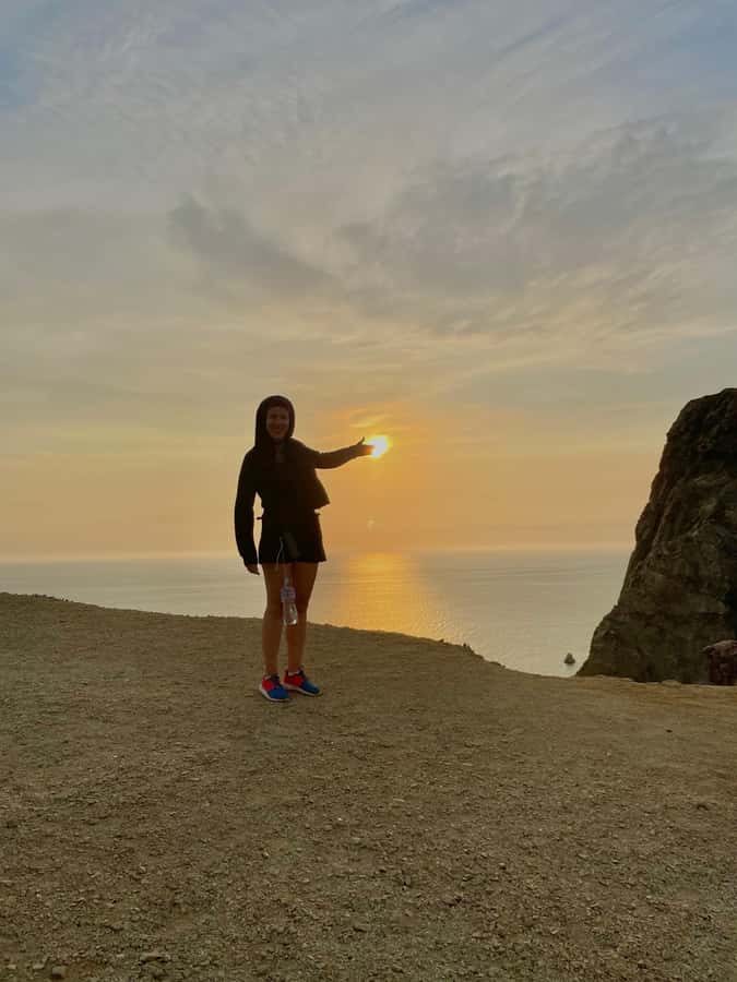 TREKKING GOLDEN SHADOWS - Sunset on the cliffs: why the timing feels worth it