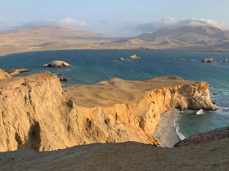TREKKING GOLDEN SHADOWS - Guides, language, and photo stops that actually help