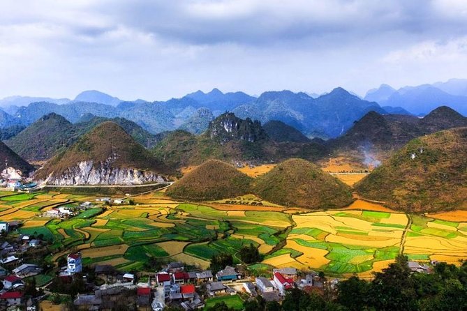 Trekking In Ha Giang 5 Days - Market Morning in Dong Van, Then Thien Huong Clay Houses and the Nho Que Edge