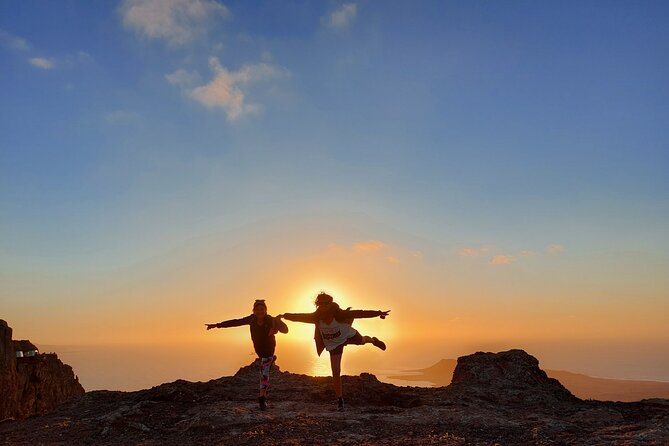 Trekking in the Volcanoes Natural Park in a small group - Timanfaya on Foot: What This Volcano Hike Really Delivers